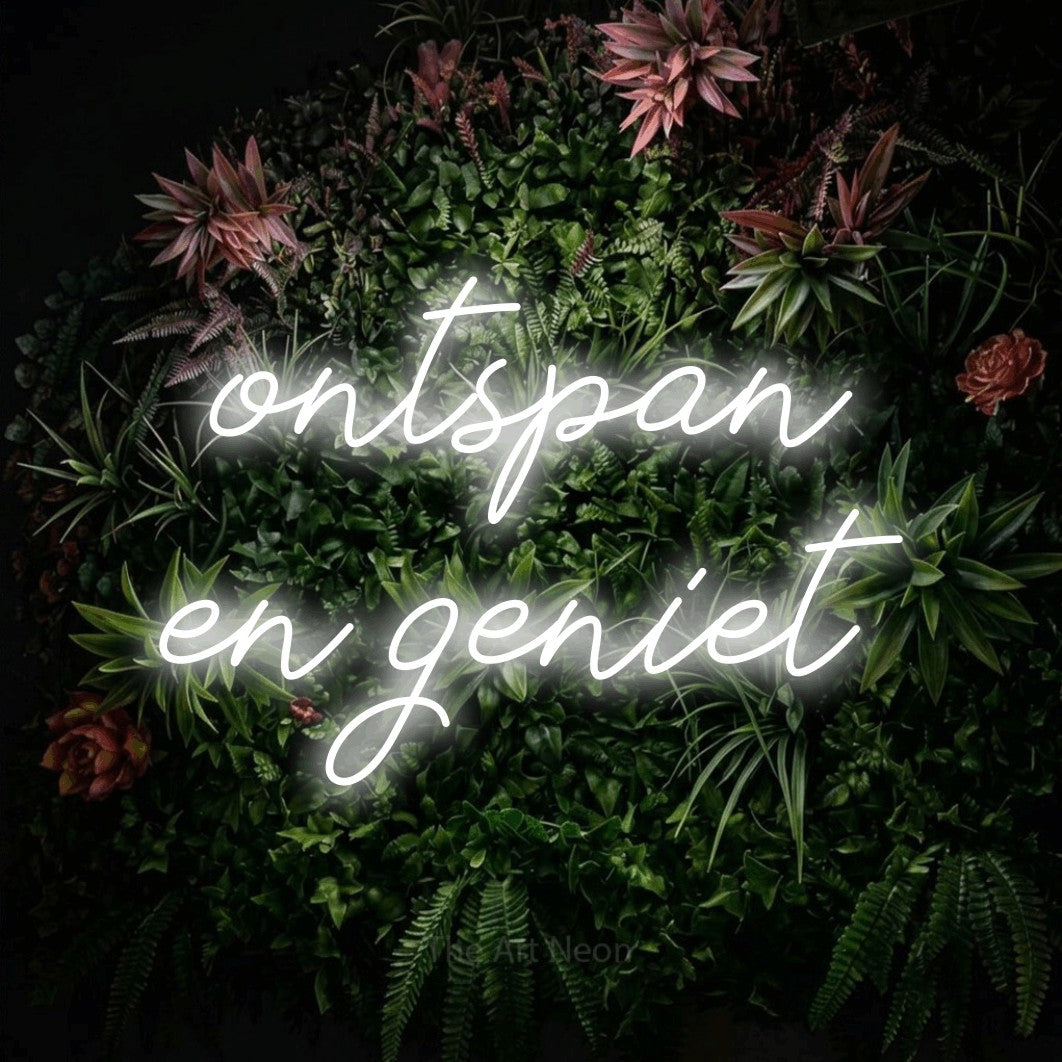 LED neon sign reading “ontspan en geniet”, arranged in 2 lines.