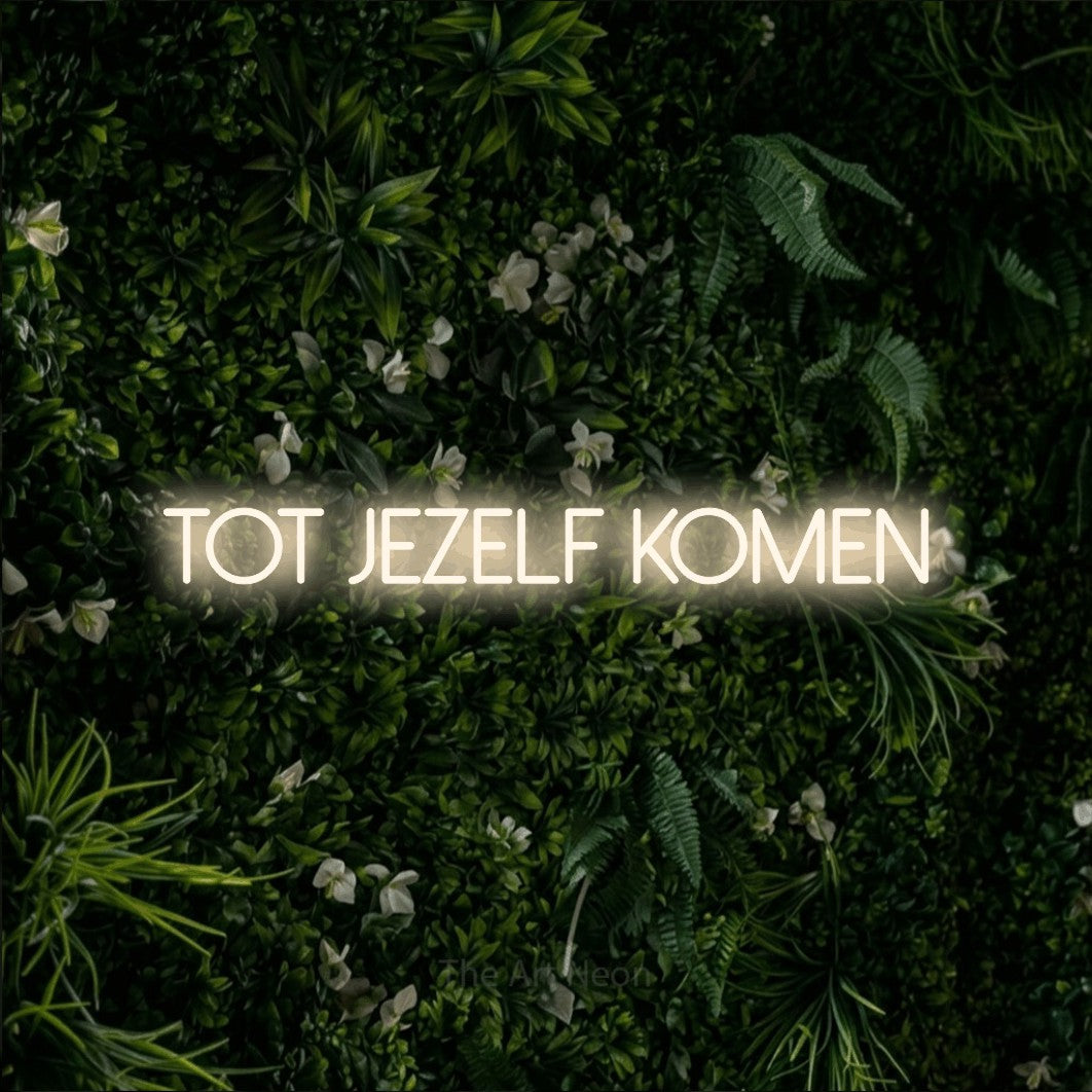 LED neon sign reading “tot jezelf komen”, arranged in a single line.
