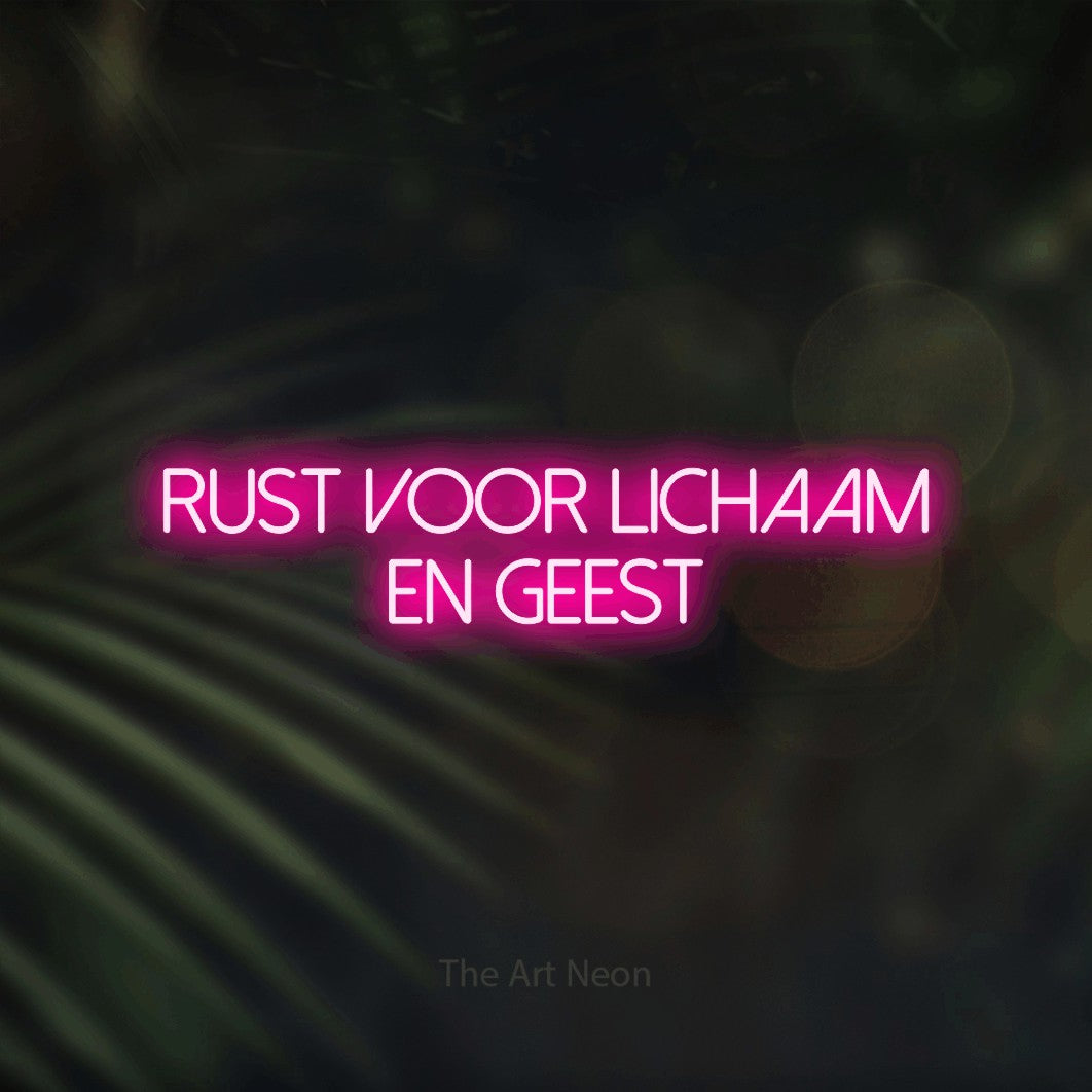 LED neon sign reading “Rust Voor Lichaam En Geest”, arranged in 2 lines.