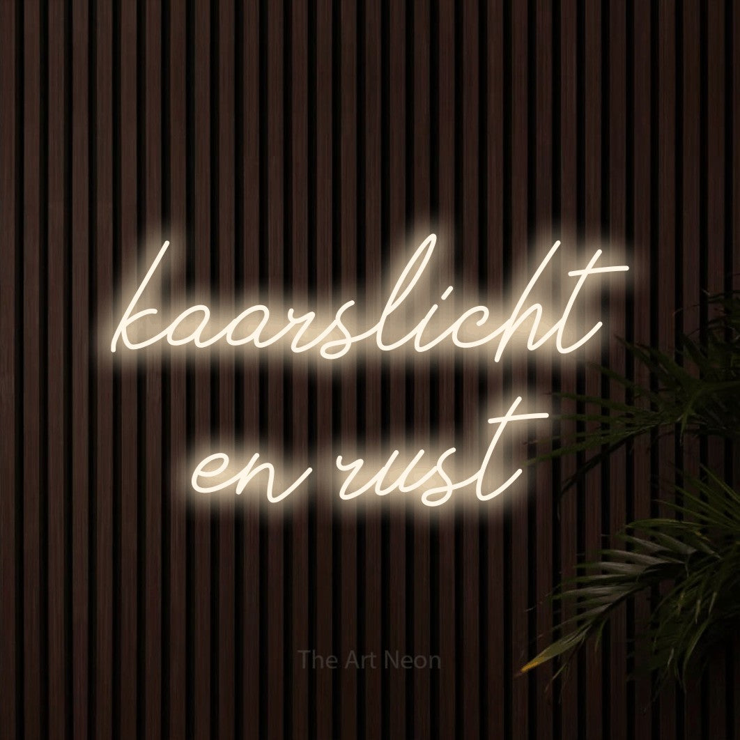 LED neon sign reading “kaarslicht en rust”, arranged in 2 lines.
