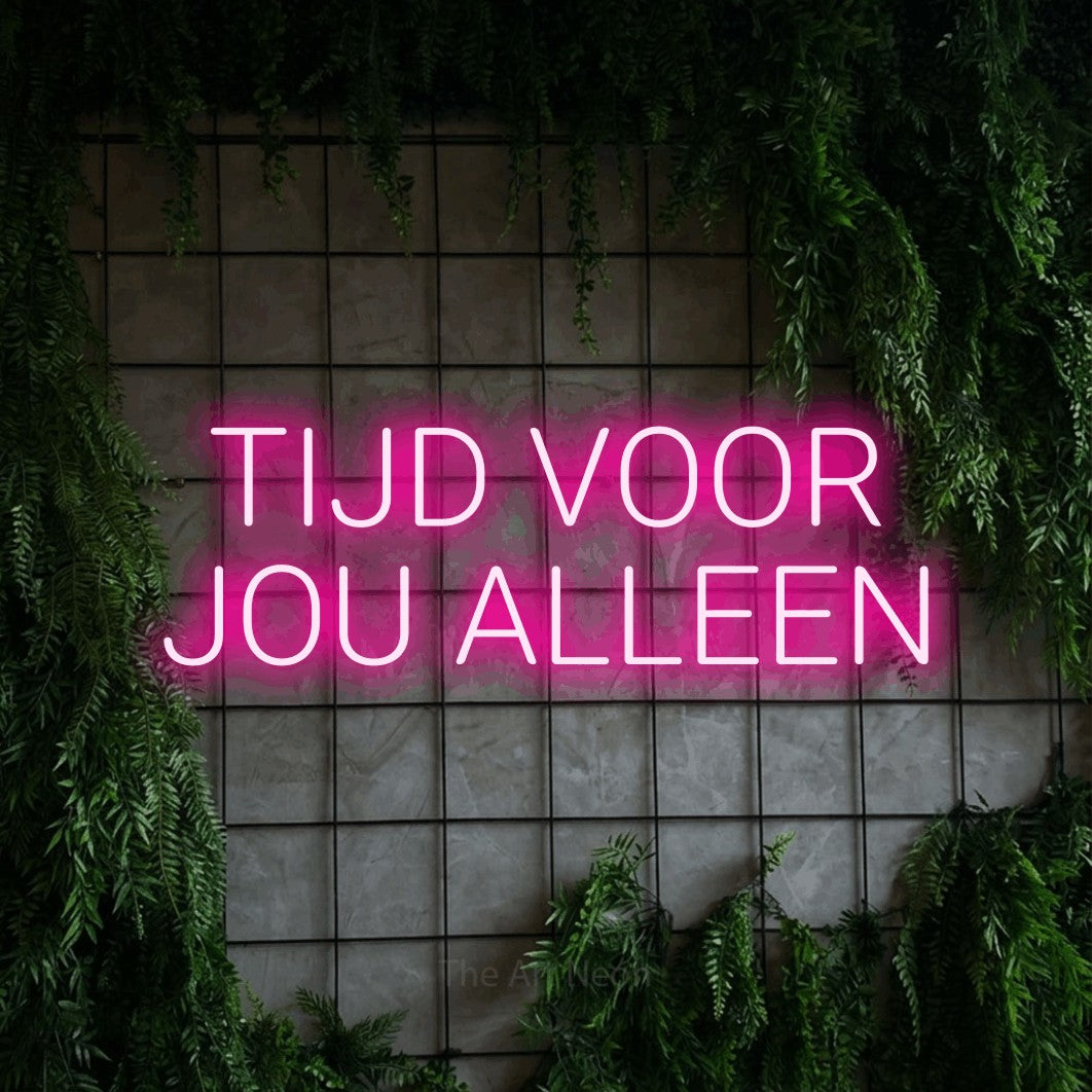 LED neon sign reading “TIJD VOOR JOU ALLEEN”, arranged in 2 lines.
