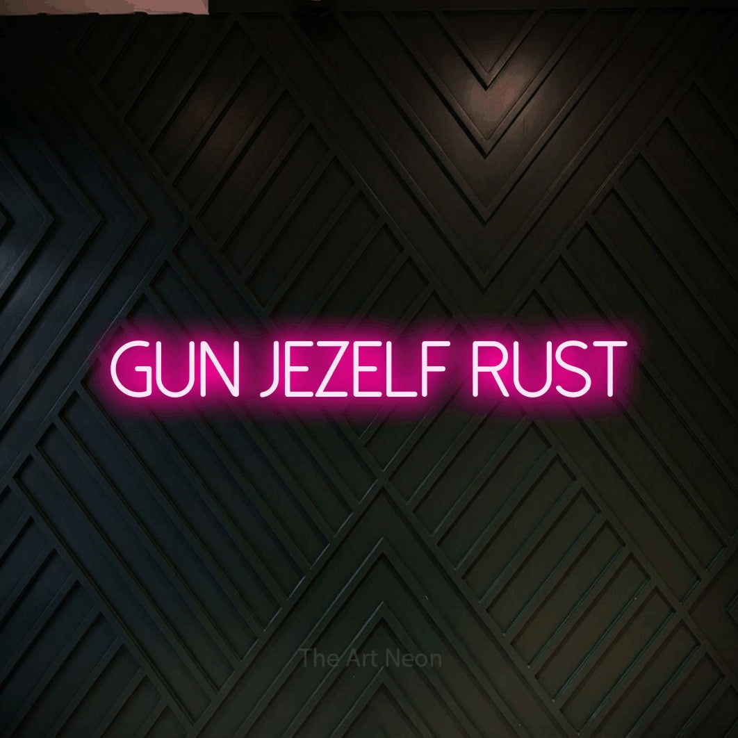 LED neon sign reading “Gun Jezelf Rust”, arranged in a single line.