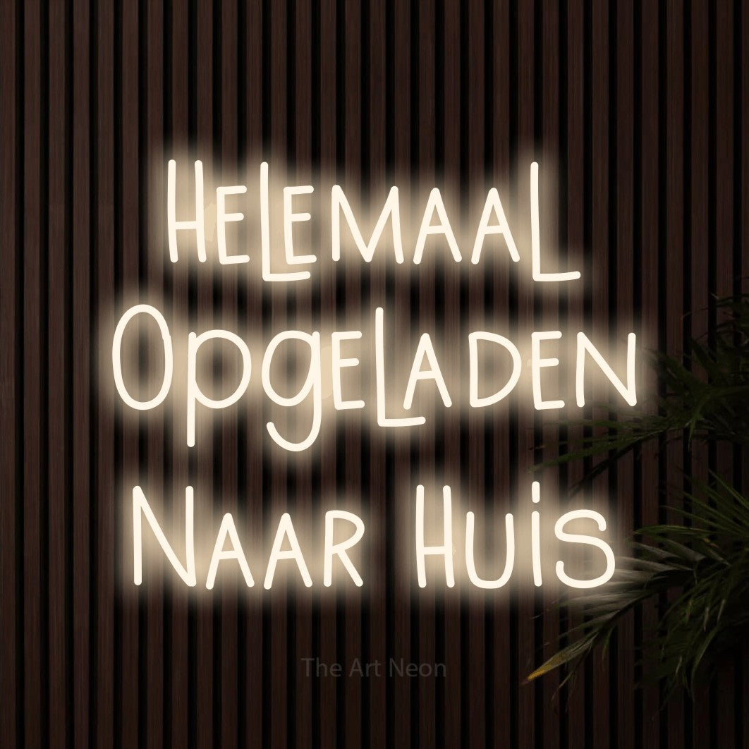 LED neon sign reading “Helemaal Opgeladen Naar Huis”, arranged in 3 lines.