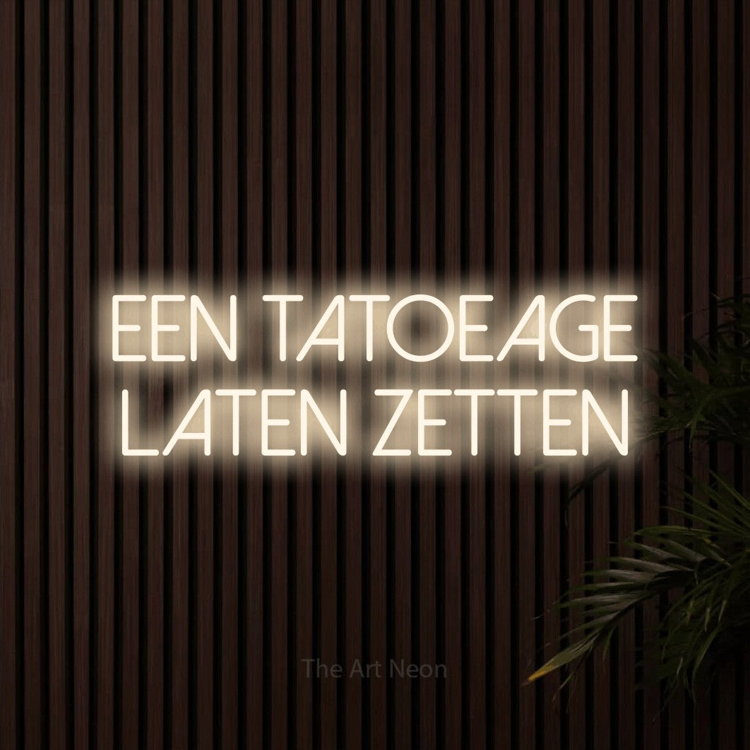 LED neon sign reading “Een Tatoeage Laten Zetten”, arranged in 2 lines.