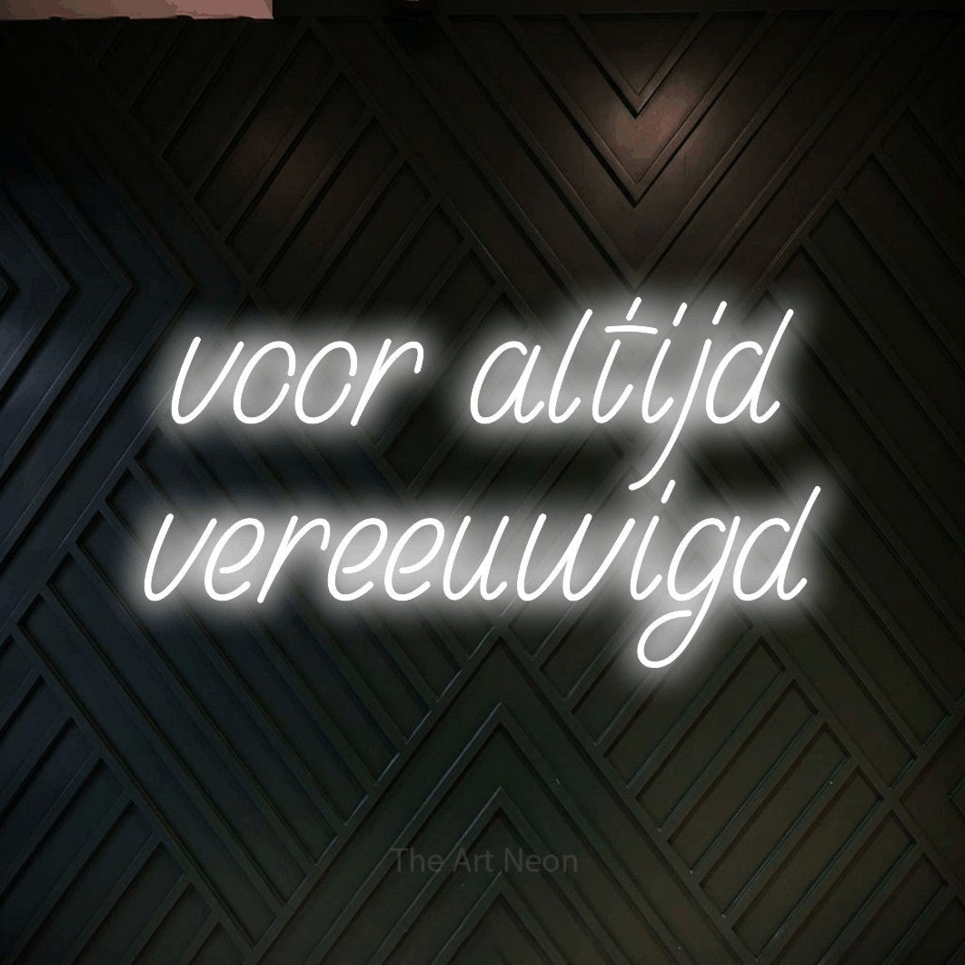 LED neon sign reading “voor altijd vereeuwigd”, arranged in 2 lines.