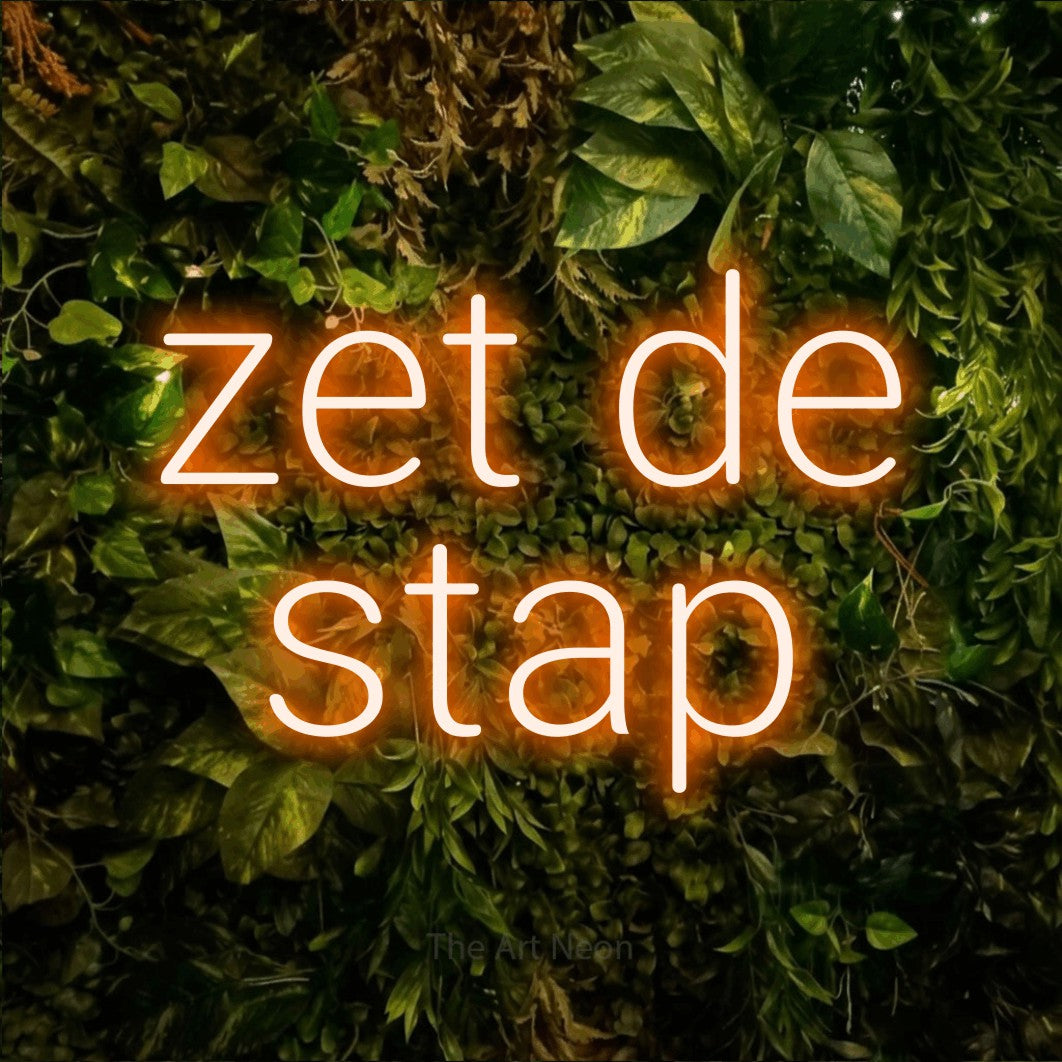 LED neon sign reading “zet de stap”, arranged in 2 lines.