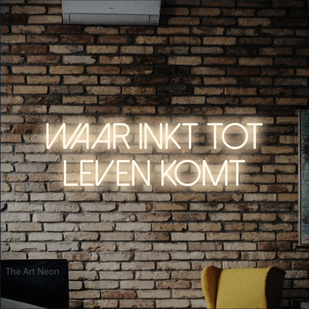 LED neon sign reading “Waar Inkt Tot Leven Komt”, arranged in 2 lines.