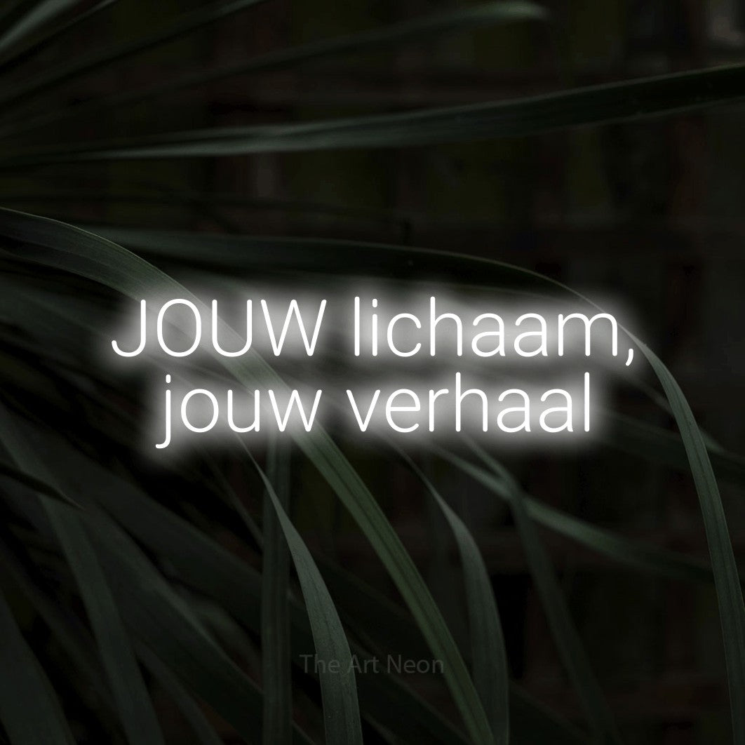 LED neon sign reading “JOUW lichaam, jouw verhaal”, arranged in 2 lines.