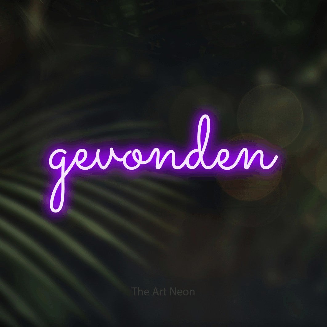 LED neon sign reading “gevonden”, arranged in a single line.