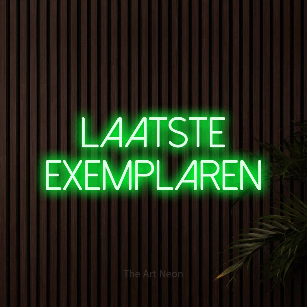 LED neon sign reading “laatste exemplaren”, arranged in 2 lines.