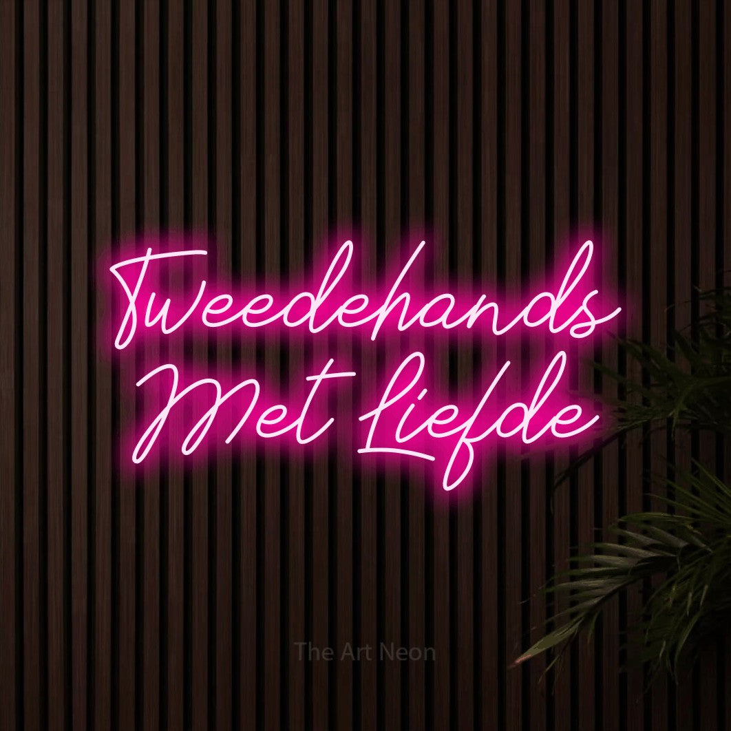 LED neon sign reading “Tweedehands Met Liefde”, arranged in 2 lines.