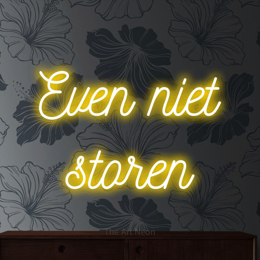 LED neon sign reading “Even niet storen”, arranged in 2 lines.