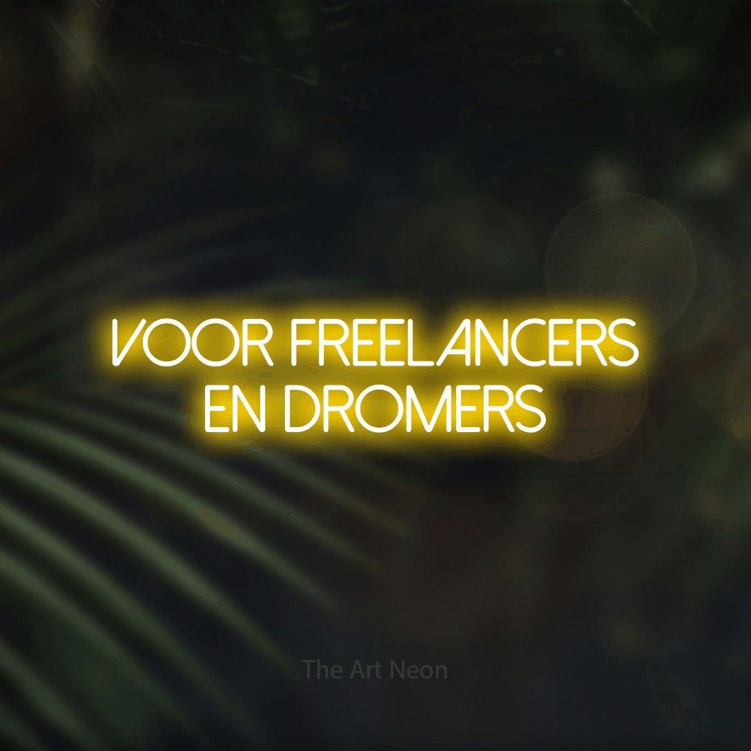 LED neon sign reading “Voor Freelancers En Dromers”, arranged in 2 lines.