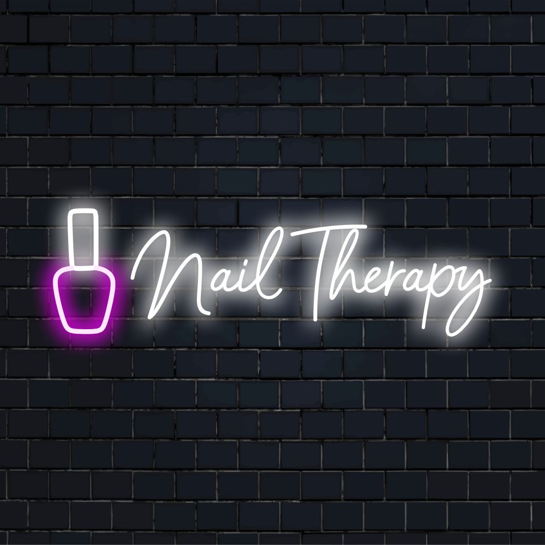 Op maat gemaakt LED-neonbord met de tekst Nail Therapy in levendige kleuren, perfect voor salondecoratie en een persoonlijke neonsfeer.