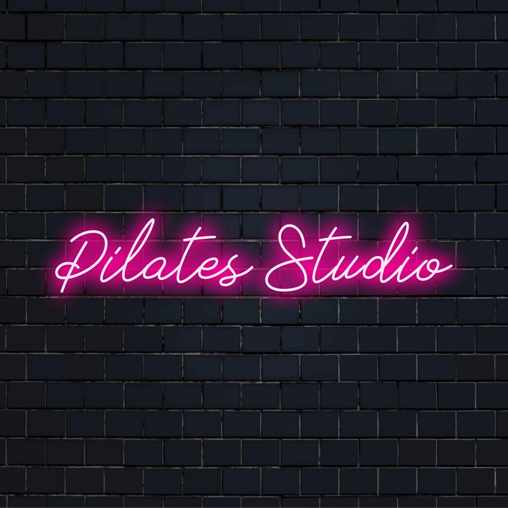 Speciaal ontworpen LED-neonreclame voor Pilates Studio, perfecte neonverlichting voor moderne, op fitness gerichte interieurs.