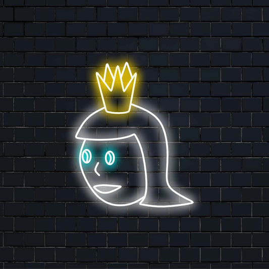 "Queen Neon Sign" is een koninklijke en krachtige toevoeging, perfect voor ruimtes die kracht en koninklijkheid vieren. Verlicht met de majestueuze uitstraling van een koningin!
