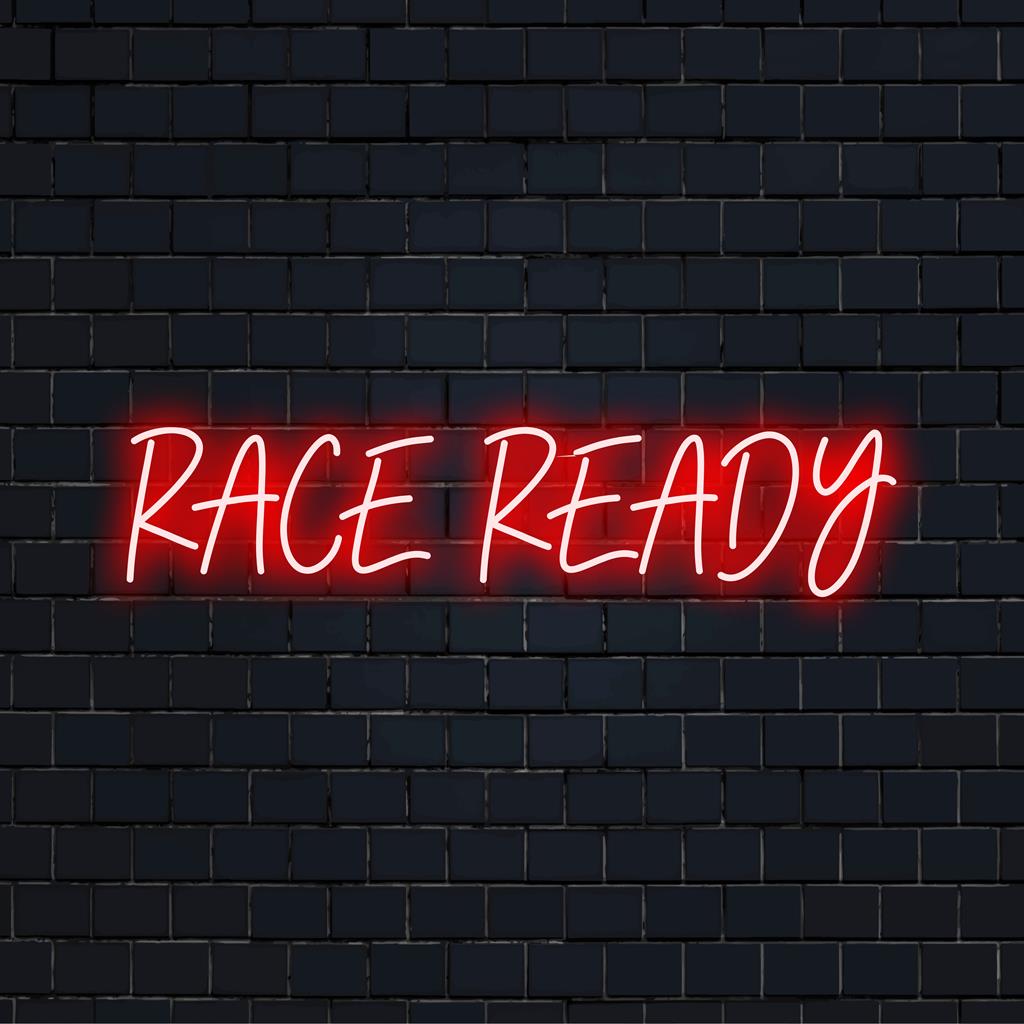 Fel oplichtend LED-neonbord met de titel Race Ready en strakke, dynamische letters, ideaal voor neonverlichting.
