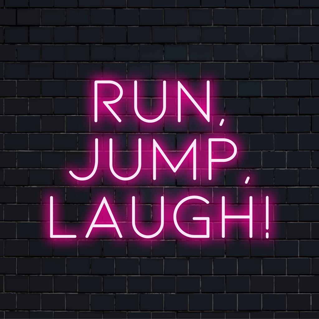 Levendig LED-neonbord met de titel Run, Jump, Laugh! met speelse typografie voor een levendige muurdecoratie.