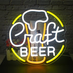Een levendig Craft Beer LED-neonbord met opvallende, gestileerde letters in tinten warm geel en koel wit.