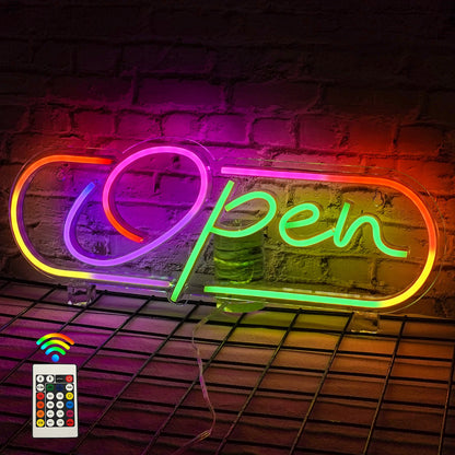 Op de afbeelding is een levendig LED-neonbord te zien met het woord 'Open' in opvallende, kleurrijke letters.