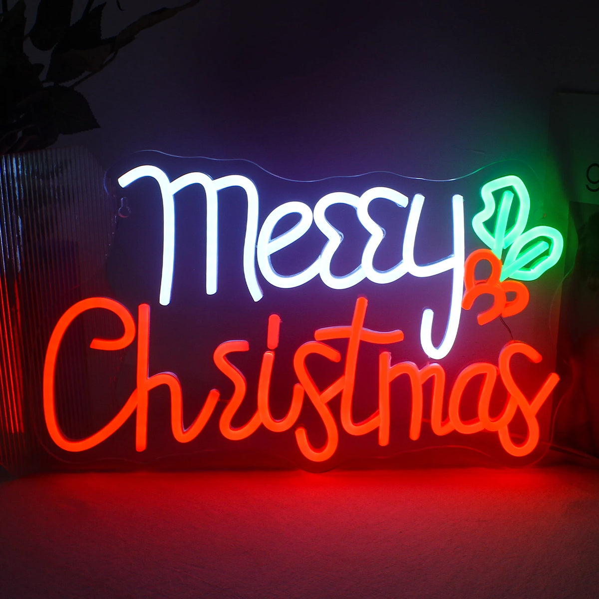 De afbeelding toont een levendig handgemaakt LED-neonbord met de tekst "Merry Christmas" in elegante, cursieve letters.