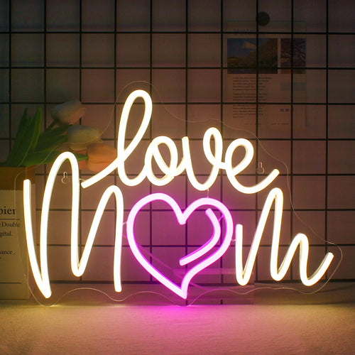 Op de afbeelding is een felgekleurd led-neonbord te zien met de tekst "Love Mom" ​​in schuinschrift.
