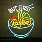 Een levendig LED-neonbord in de vorm van een dampende kom ramen.
