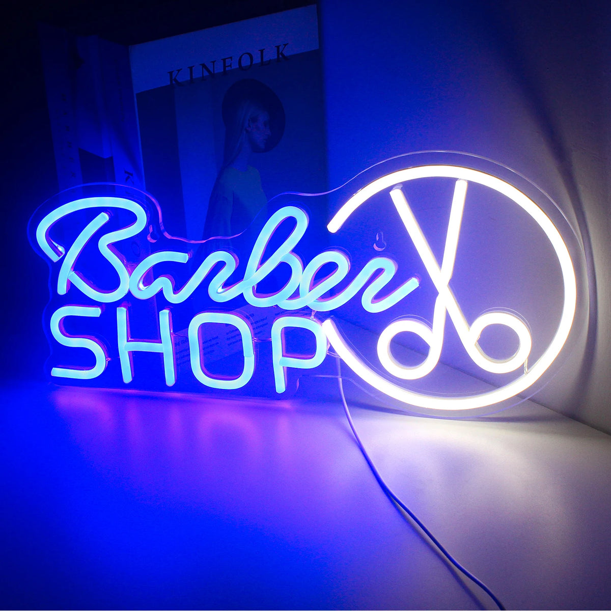 Een levendig LED-neonbord met het woord "Barbershop" in schuine letters, verlicht in helderwit.