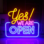 Op de afbeelding staat een opvallend LED-neonbord met het woord 'Open' in een opvallend lettertype.