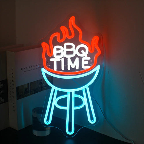 Een levendig LED-neonbord met de tekst "BBQ Time" in een speels, cursief lettertype.