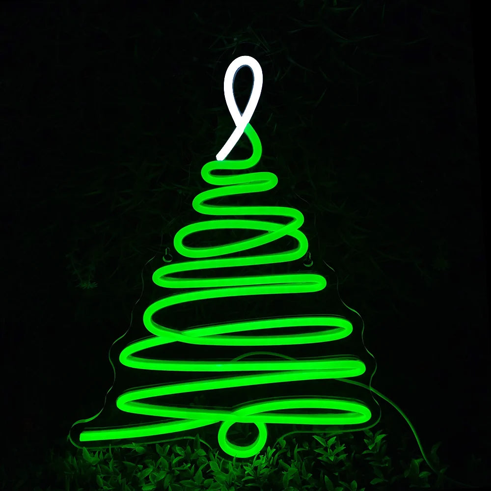 Op de afbeelding staat een opvallend LED-neonbord in de vorm van een kerstboom.