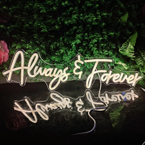 Op de afbeelding is een oplichtend LED-neonbord te zien met de tekst "Always Forever" in sierlijk, cursief schrift.