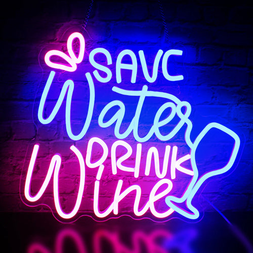 De afbeelding toont een levendig LED-neonbord met de tekst "Save Water Drink Wine" in een stijlvol en speels lettertype.
