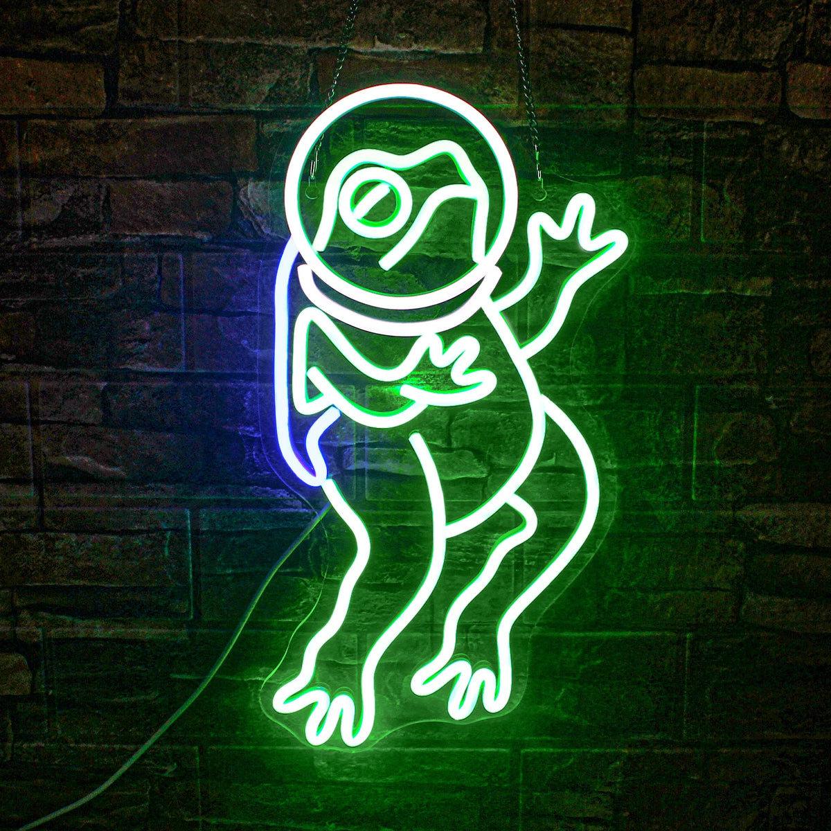 Op de afbeelding is een levendig, handgemaakt LED-neonbord te zien in de vorm van een kikker, dat felgroen licht uitstraalt.