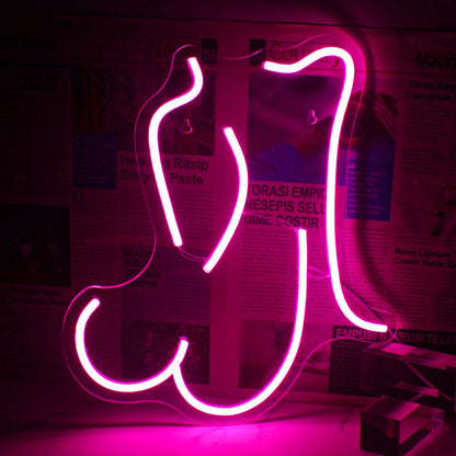 Een opvallend roze LED-neonbord in de vorm van de gestileerde omtrek van een liggende vrouw.