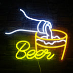 Op de afbeelding is een levendig, handgemaakt LED-neonbord te zien, waarop in opvallende, felle letters de tekst 'Beer Bar' staat.
