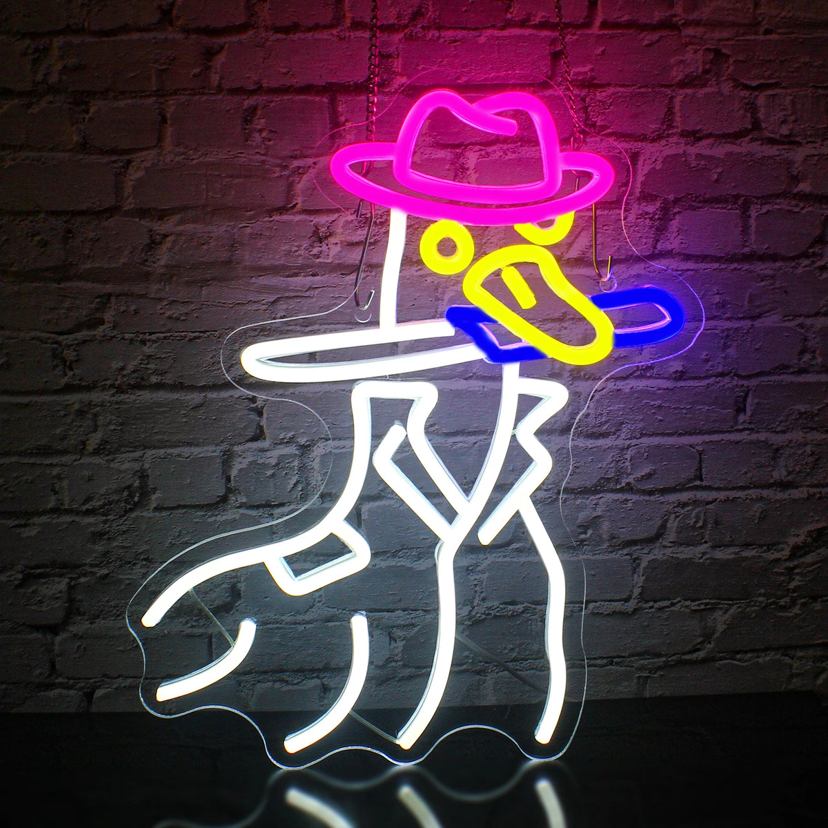 Op de afbeelding staat een opvallend LED-neonbord in de vorm van een cowboy-eend.