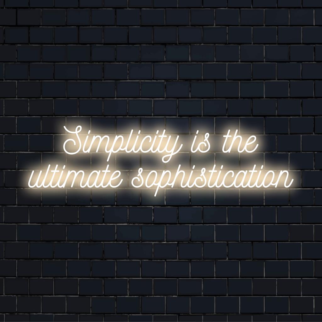 Aangepast LED-neonbord met de quote 'Simplicity Is The Ultimate Sophistication', perfect voor liefhebbers van neonverlichting.