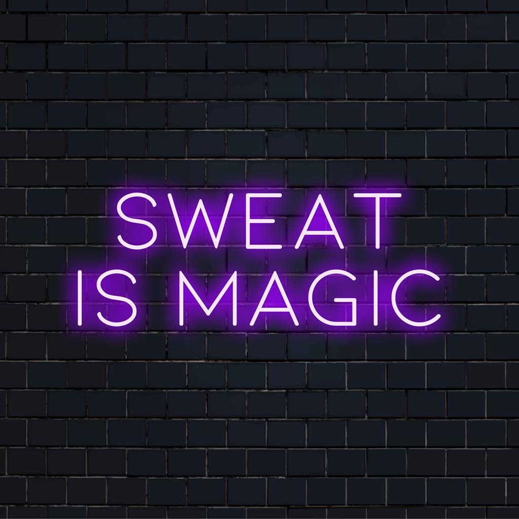 Het verlichte bord 'Zweet is Magie' legt motivatie vast. Levendige neonkunst aan de muur, ideaal om persoonlijke fitnessruimtes op te vrolijken.
