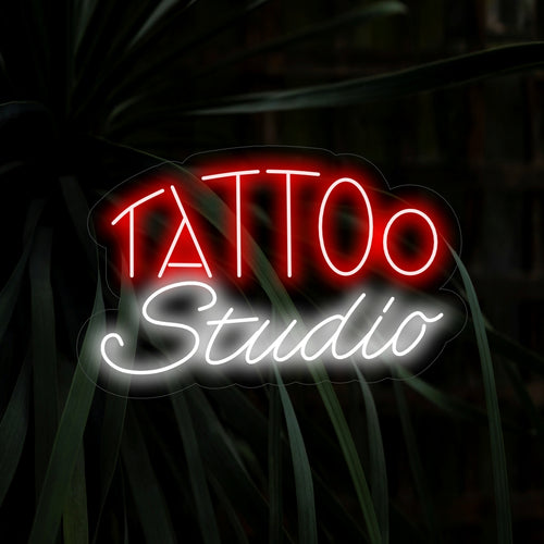 "Tattoo Studio Neon Sign" voegt een levendige artistieke touch toe met het iconische ontwerp en werpt een gedurfde gloed die de creativiteit en schoonheid van tatoeages in uw ruimte viert.