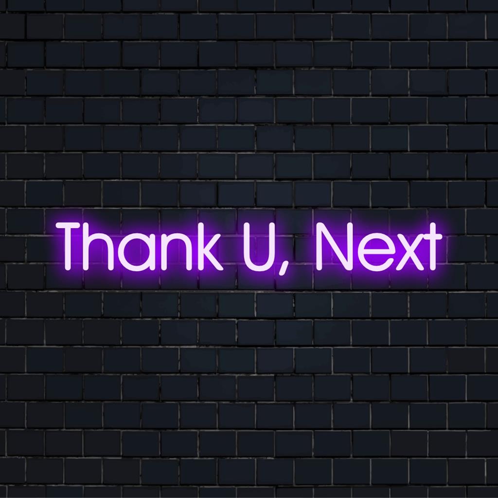 Op maat gemaakt LED-neonbord met de tekst Thank U, Next in levendige lichtkunst; perfect voor een moderne inrichting en om de sfeer te verhogen.