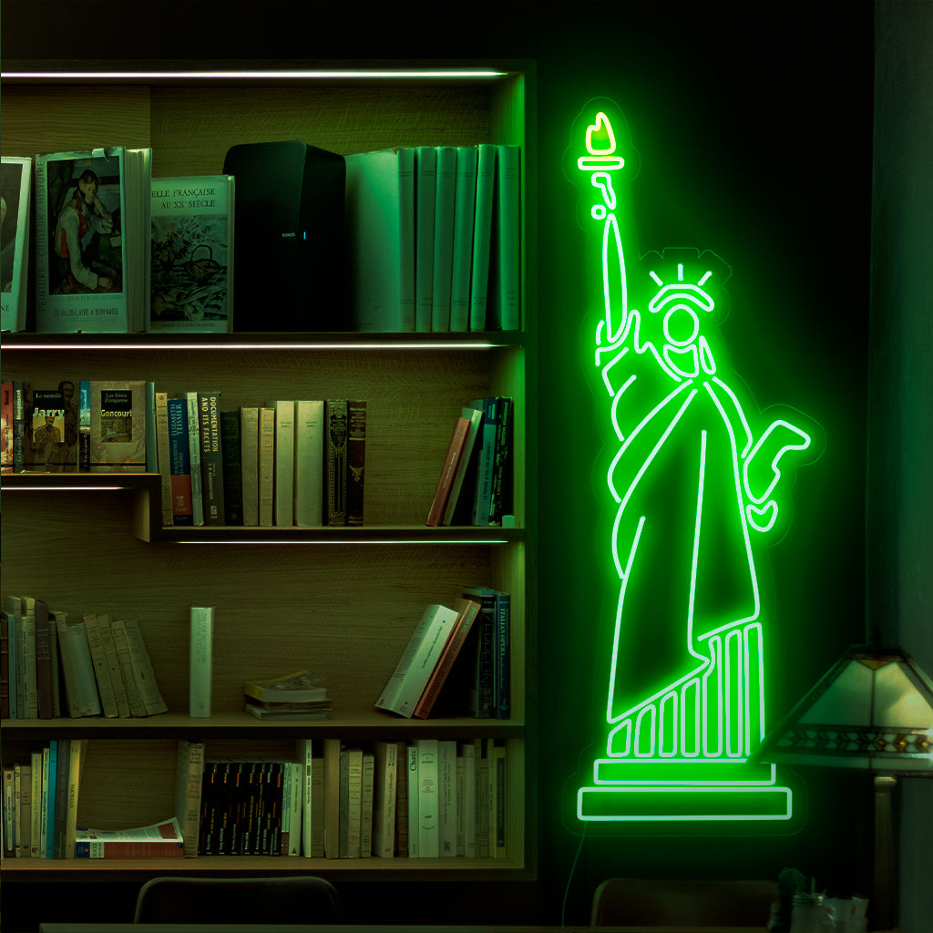 Het iconische ontwerp van het "Statue of Liberty Neon Sign" draagt ​​bij aan de patriottische sfeer en werpt een majestueuze gloed op uw ruimte, als eerbetoon aan de vrijheid en de vrijheidsgeest.