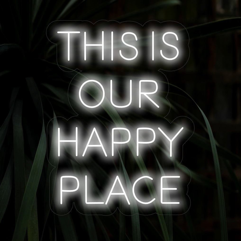 Het neonbord "This is Our Happy Place" verspreidt vrolijkheid met zijn feestelijke boodschap en zorgt met een warme gloed voor een sfeer van positiviteit en liefde in uw ruimte.