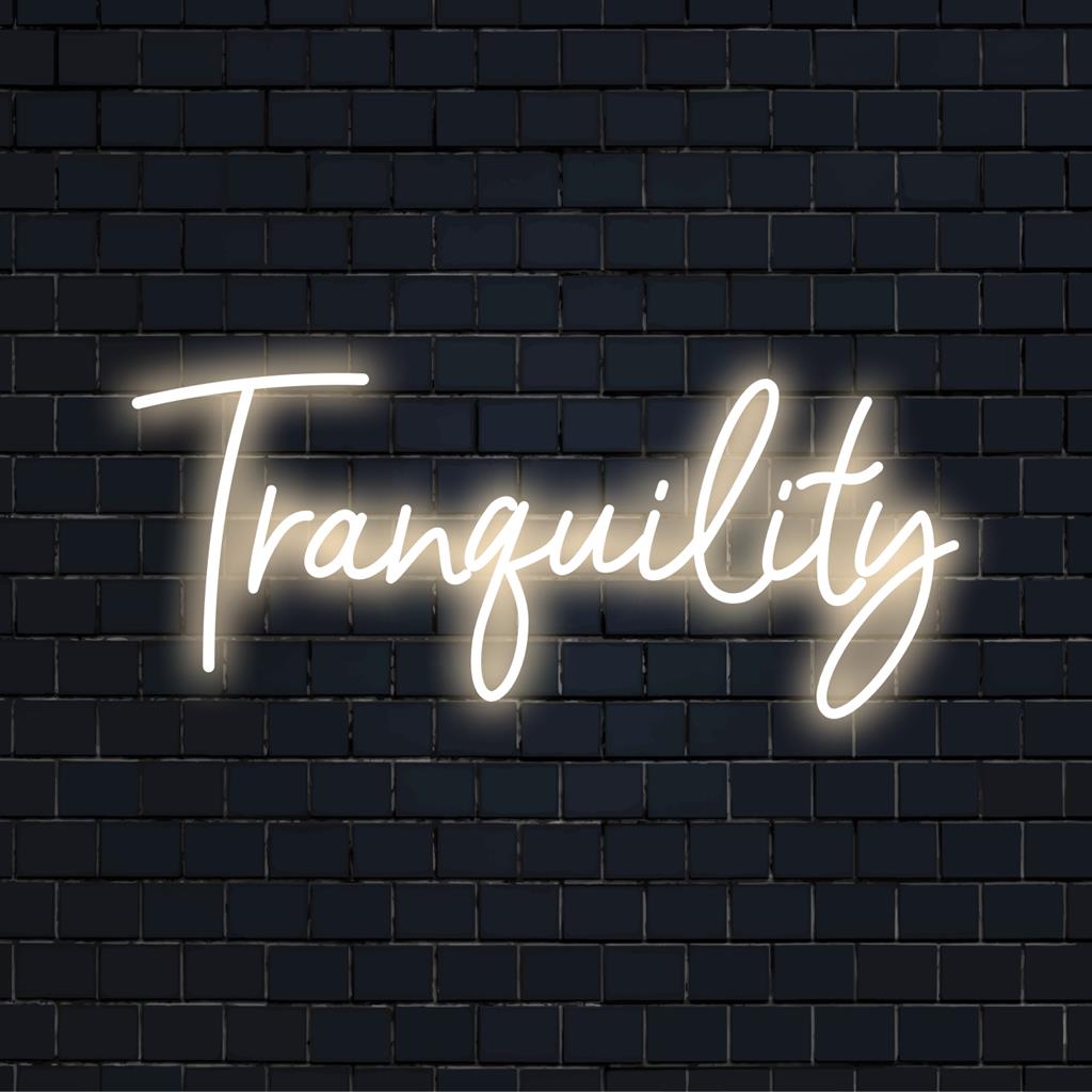 Het Vibrant Tranquility LED-neonbord op maat is perfect als neonverlichtingsdecoratie of neonmuurkunst en voegt een unieke sfeer toe aan elke ruimte.