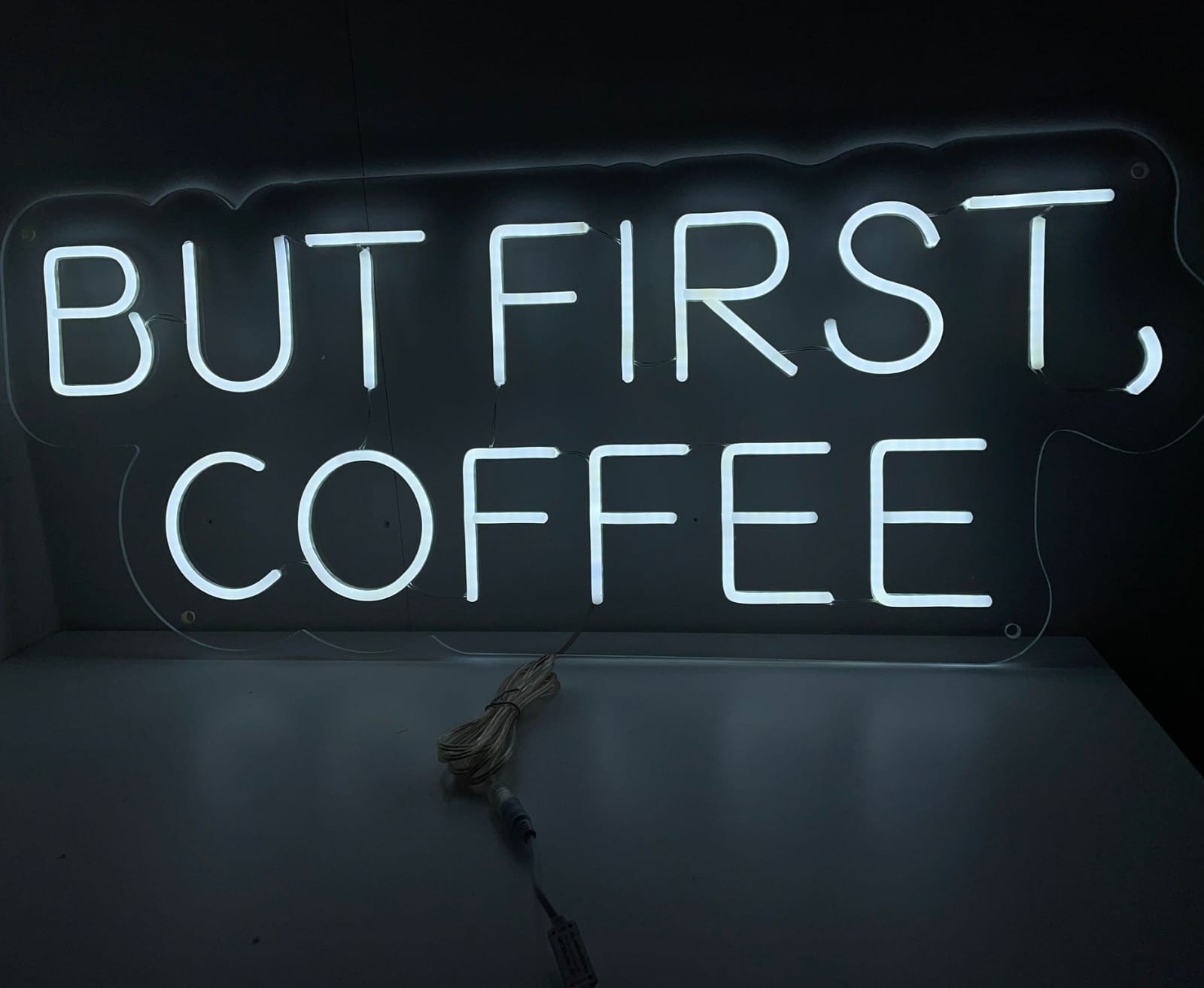Maar eerst, koffie neonreclame - The Art Neon