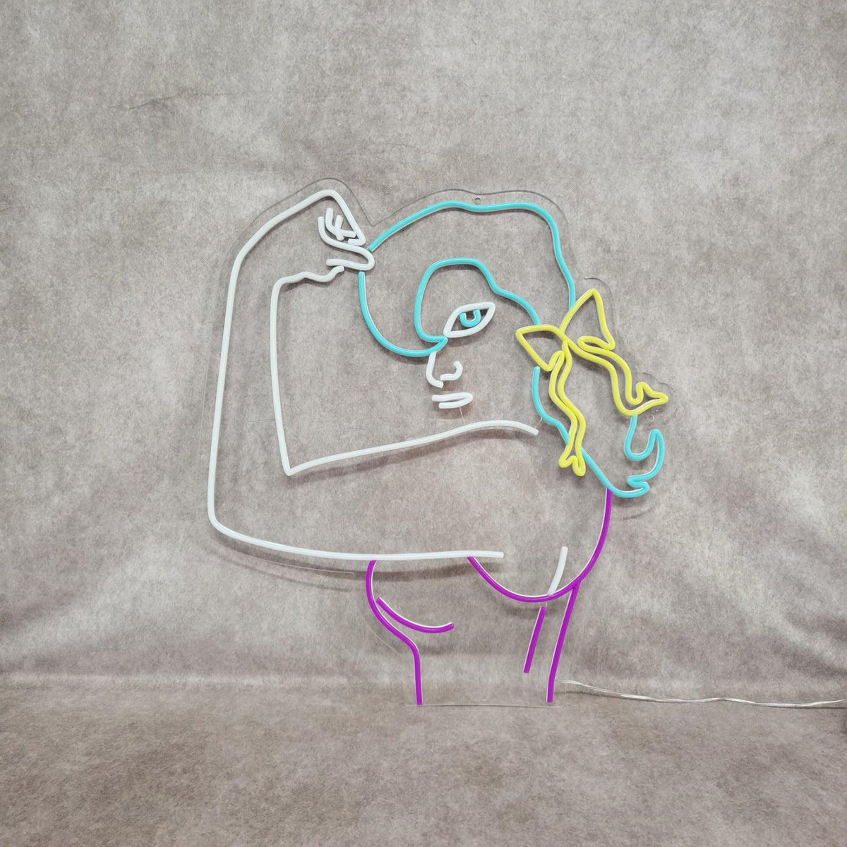 Neonreclame met vrouw die spieren spant - The Art Neon